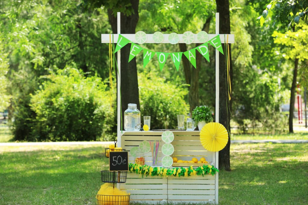 best jobs for 10 year olds - lemonade stand
