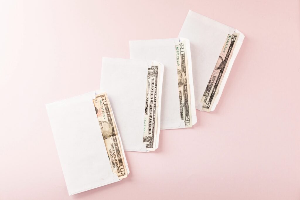 how to stop living paycheck to paycheck money envelope method